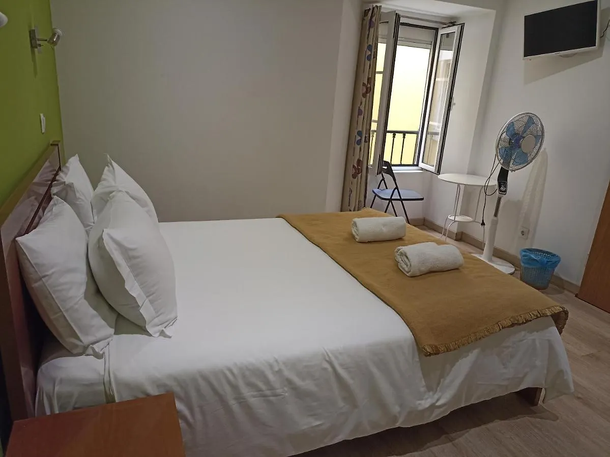 Martim Moniz 28 Guest House Lisbona